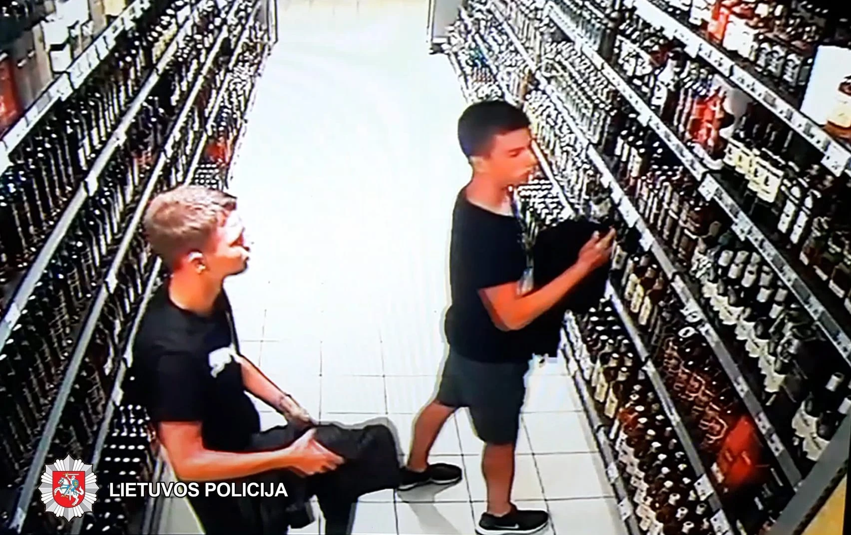 20180926A 1 150x150 Policija prašo padėti atpažinti įtariamuosius ir ieško eismo įvykių liudytojų