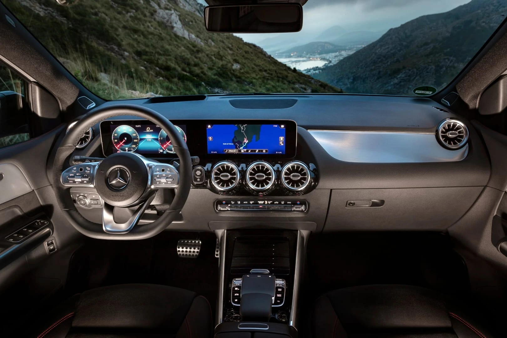 Į Lietuvą atvyko naujasis sportiškas vienatūris – B klasės „Mercedes-Benz“