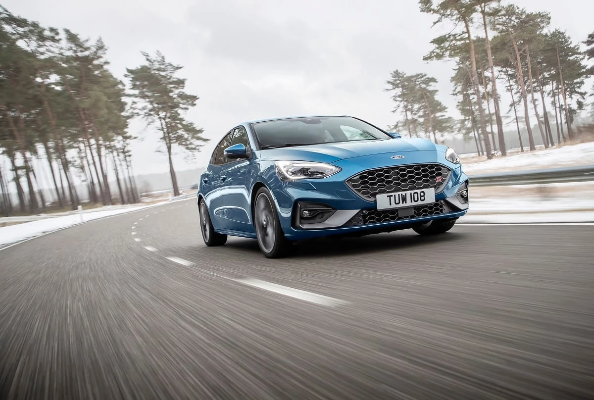 Keturiasdešimt „Ford Focus“ atspalvių