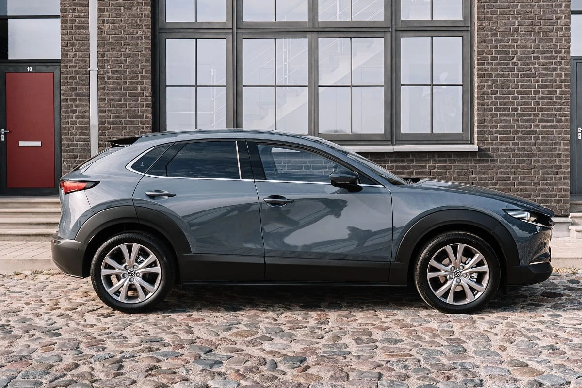 Visiškai naujas kompaktiškas miesto visureigis „Mazda CX-30“ atvyko į Lietuvą