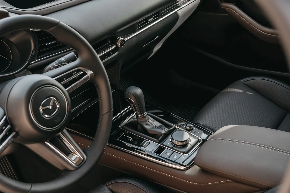 Visiškai naujas kompaktiškas miesto visureigis „Mazda CX-30“ atvyko į Lietuvą
