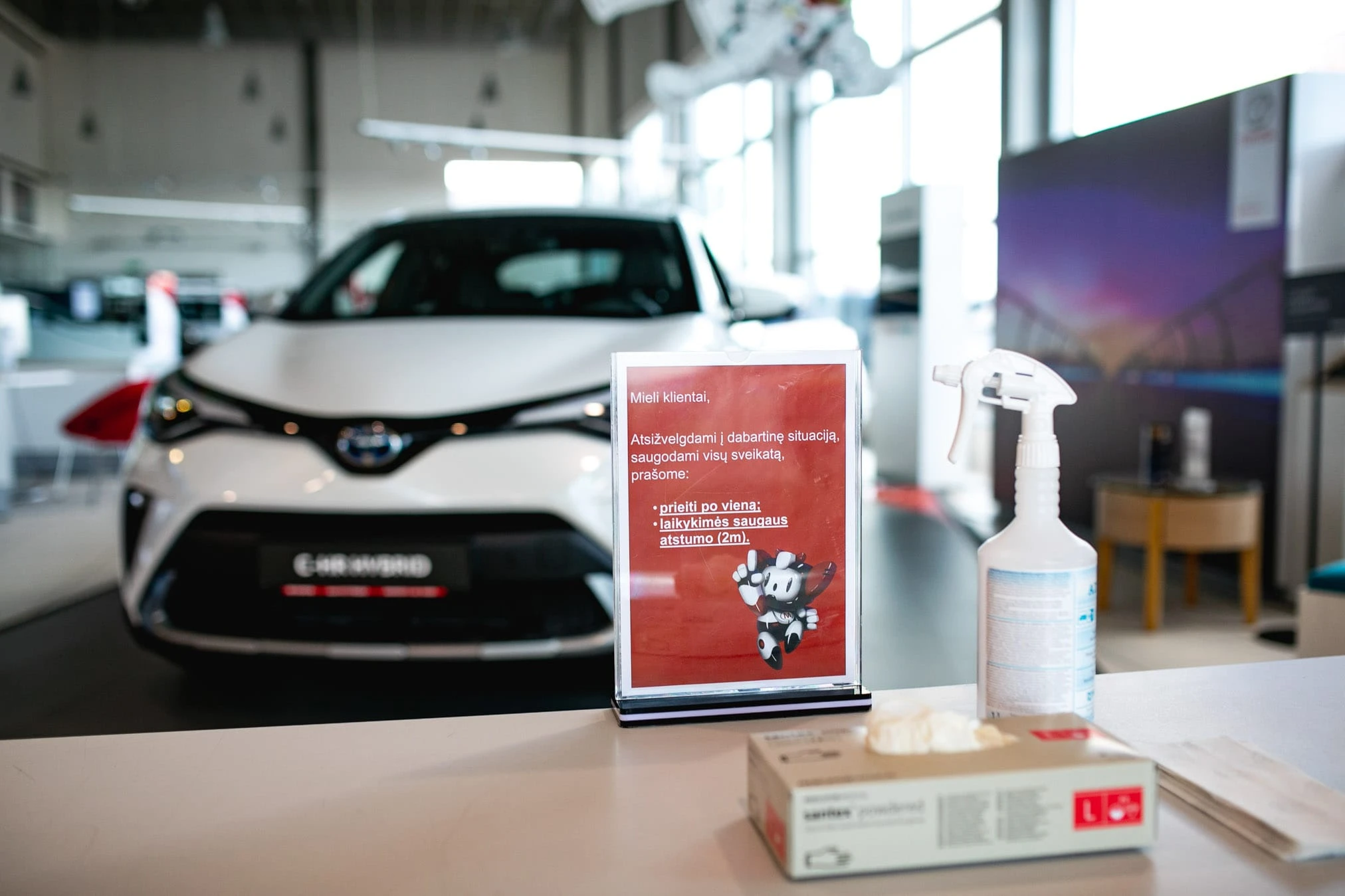 Visoje Lietuvoje duris vėl atveria „Toyota“ pardavimo salonai