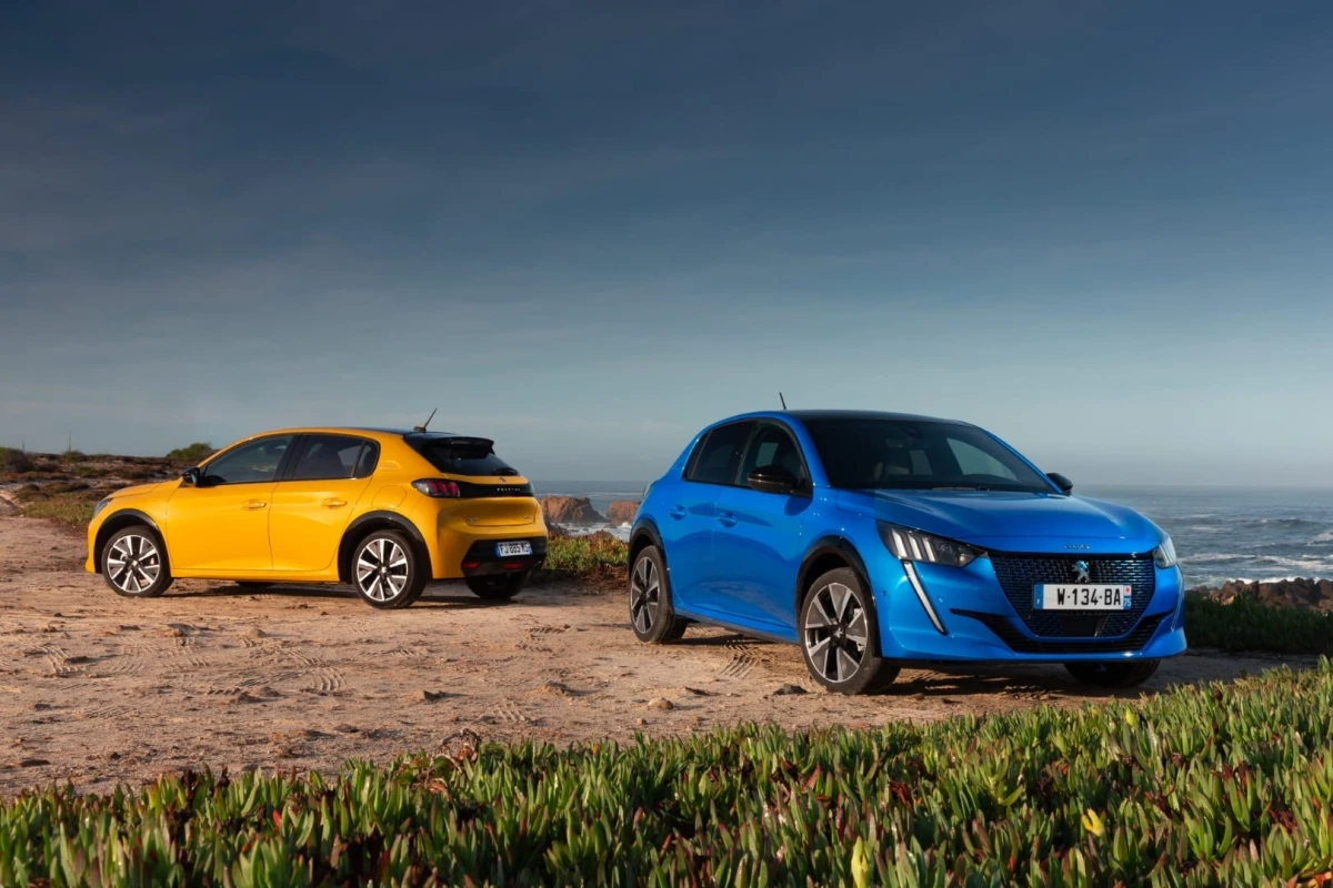 Peugeot 208 Yellow Faro ir Blue Vertigo spalvos