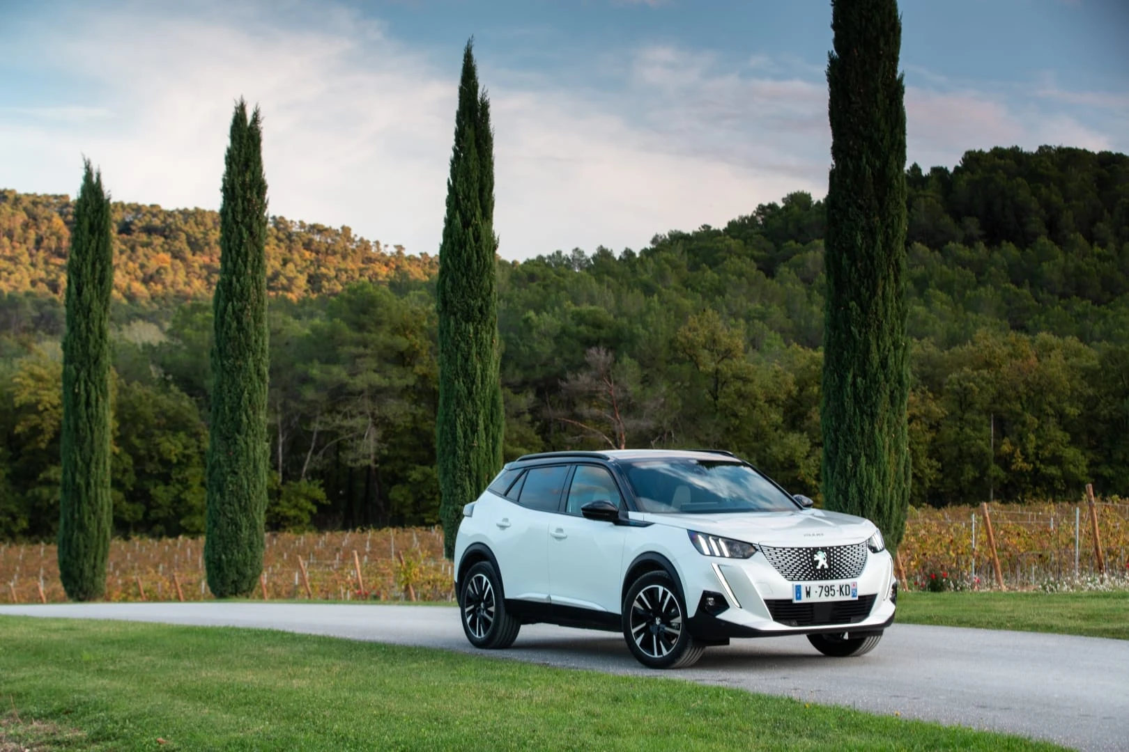 Nuo „Peugeot VLV“ iki naujo e-2008 – elektrinės revoliucijos istorija