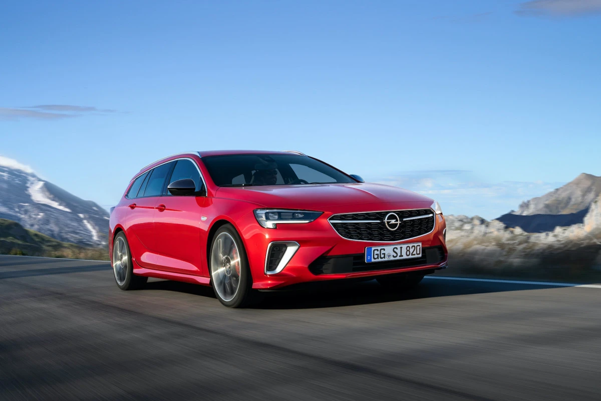 Pristatomi atnaujinti „Opel Insignia“ modeliai