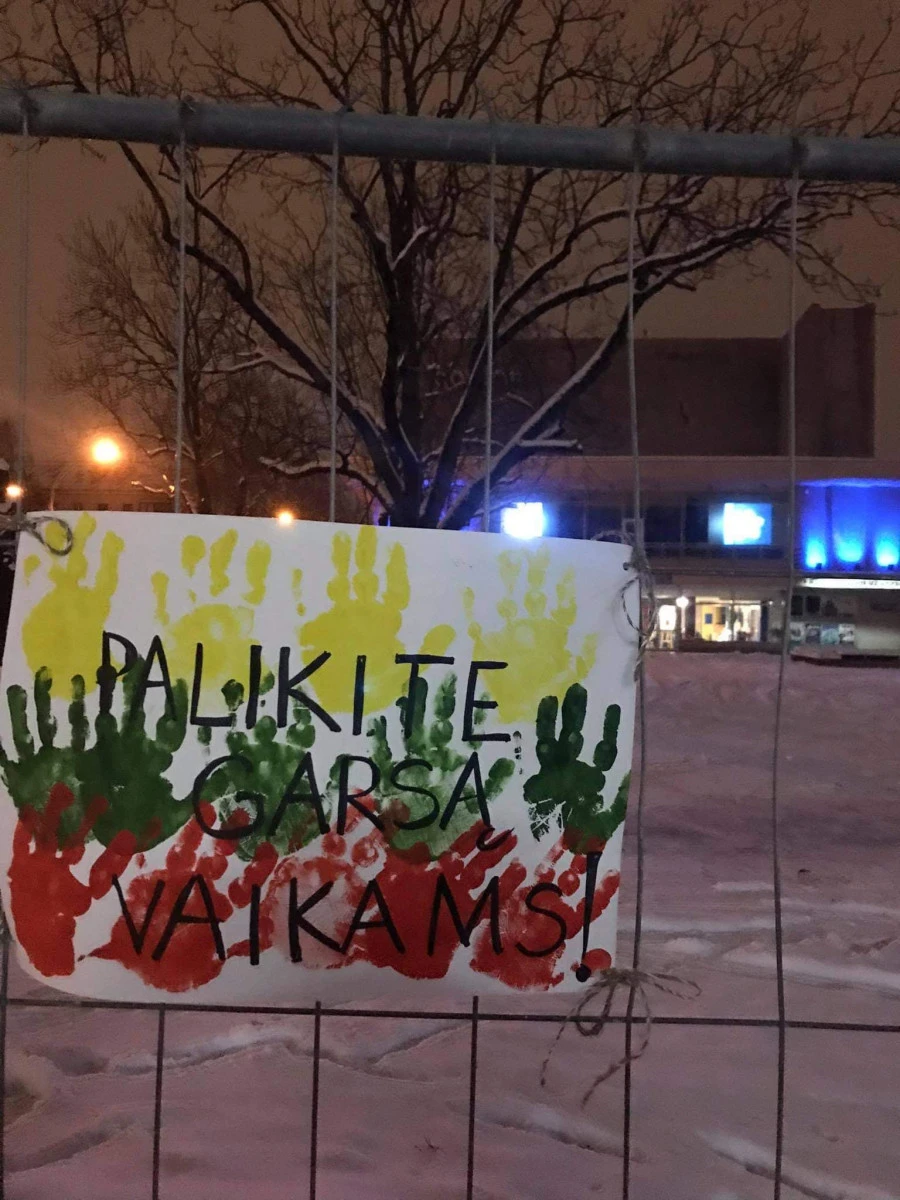 Nuversti ruošiamo „Garso” aptvaras „papuoštas” protesto plakatais