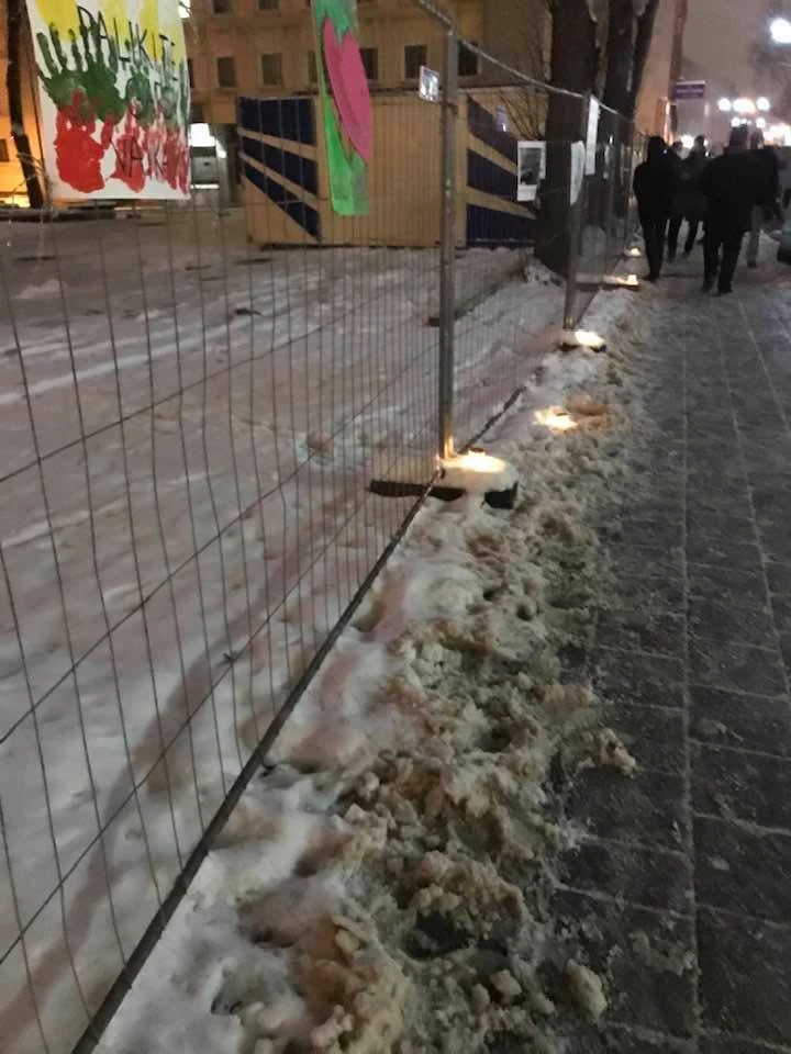Nuversti ruošiamo „Garso” aptvaras „papuoštas” protesto plakatais