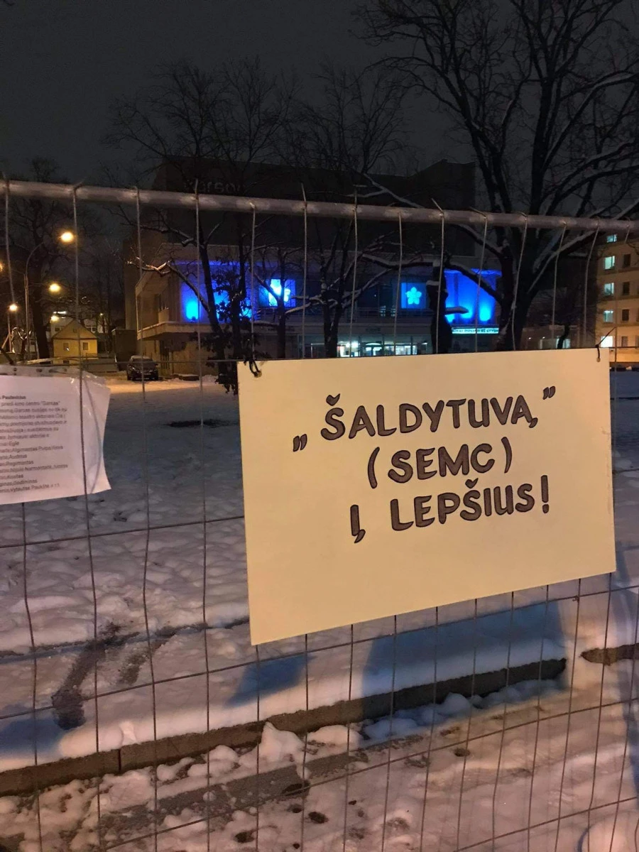 Nuversti ruošiamo „Garso” aptvaras „papuoštas” protesto plakatais
