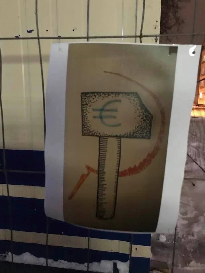 Nuversti ruošiamo „Garso” aptvaras „papuoštas” protesto plakatais