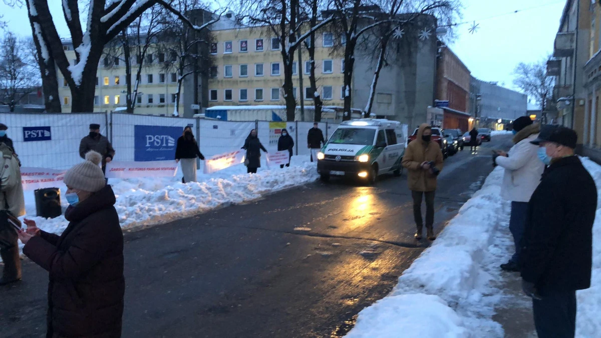 Į piketą susirinkusius „Garso” gynėjus išvaikė policija