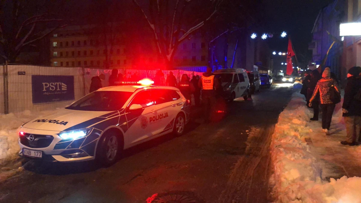Į piketą susirinkusius „Garso” gynėjus išvaikė policija