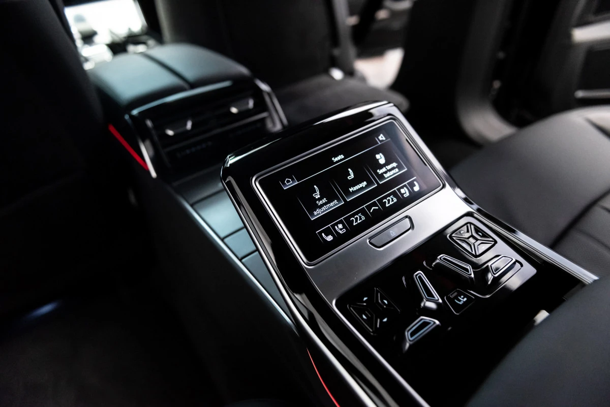 Į Lietuvą atkeliavo šarvuotas „Audi A8L Security”