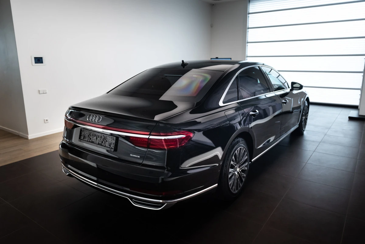 Į Lietuvą atkeliavo šarvuotas „Audi A8L Security”