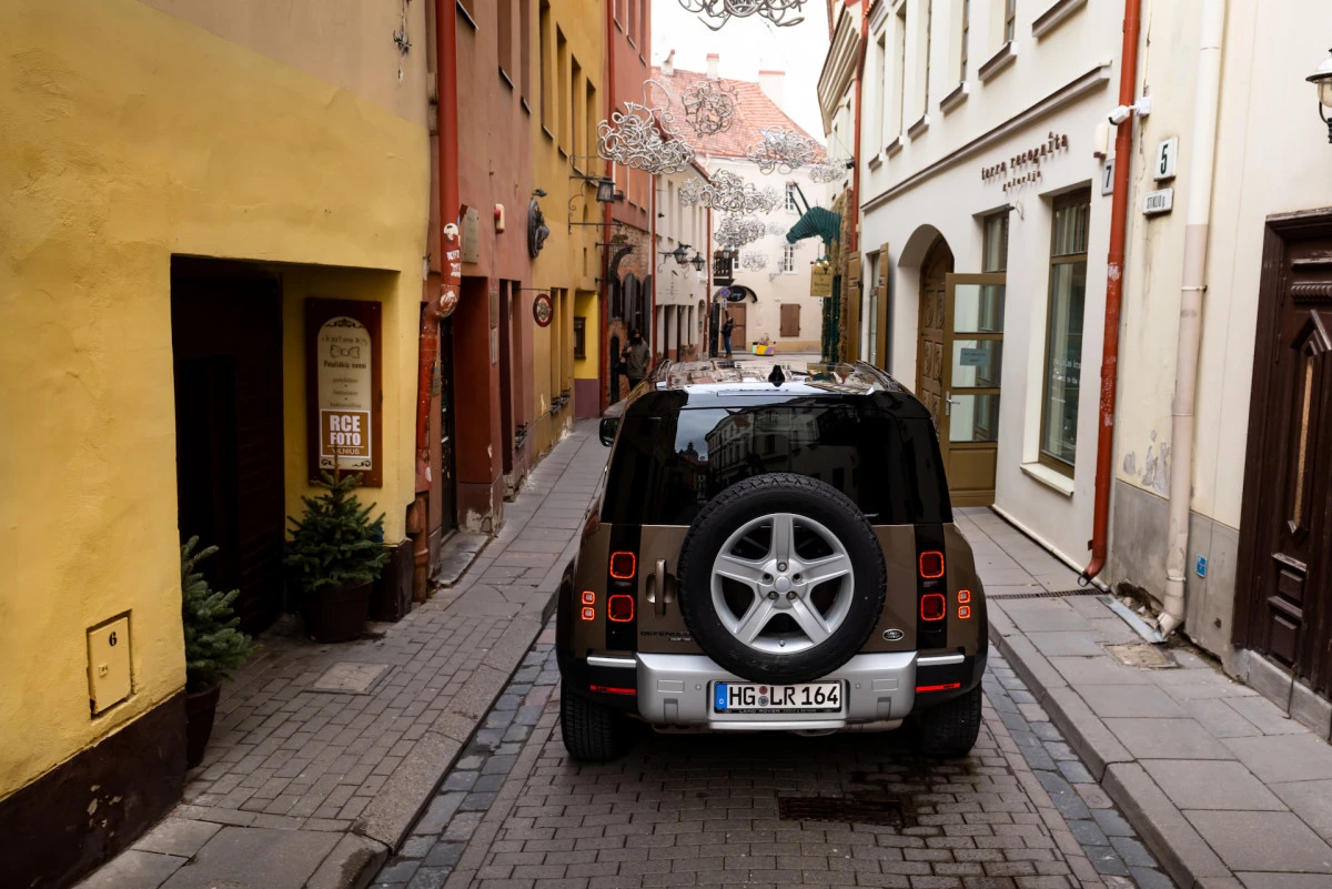 „Land Rover Defender“ paskelbtas 2021-ųjų pasaulio dizaino automobiliu