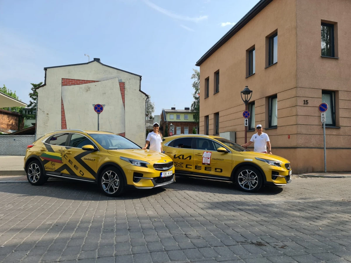 Lietuvos žemėlapyje nupiešė didžiulį „Kia“ logotipą: raidžių aukštis – net 160 km