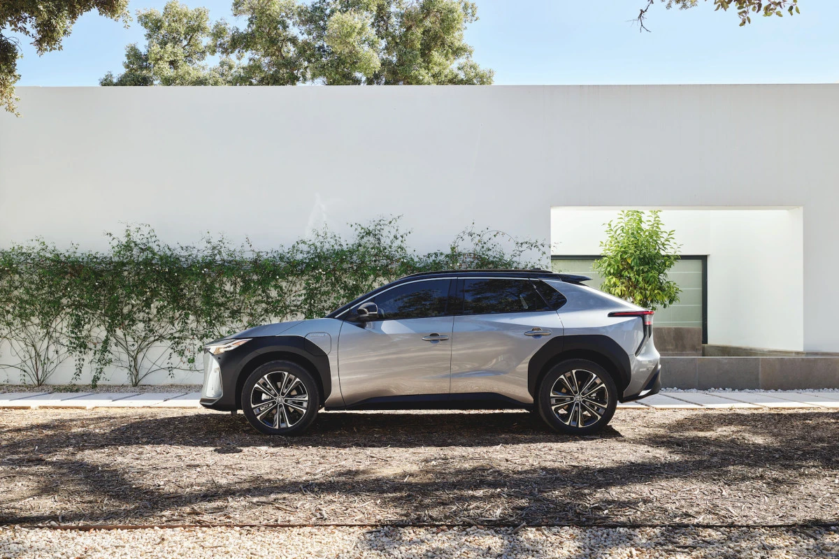 Pasauliui pristatytas visiškai naujas „Toyota bZ4X“ modelis