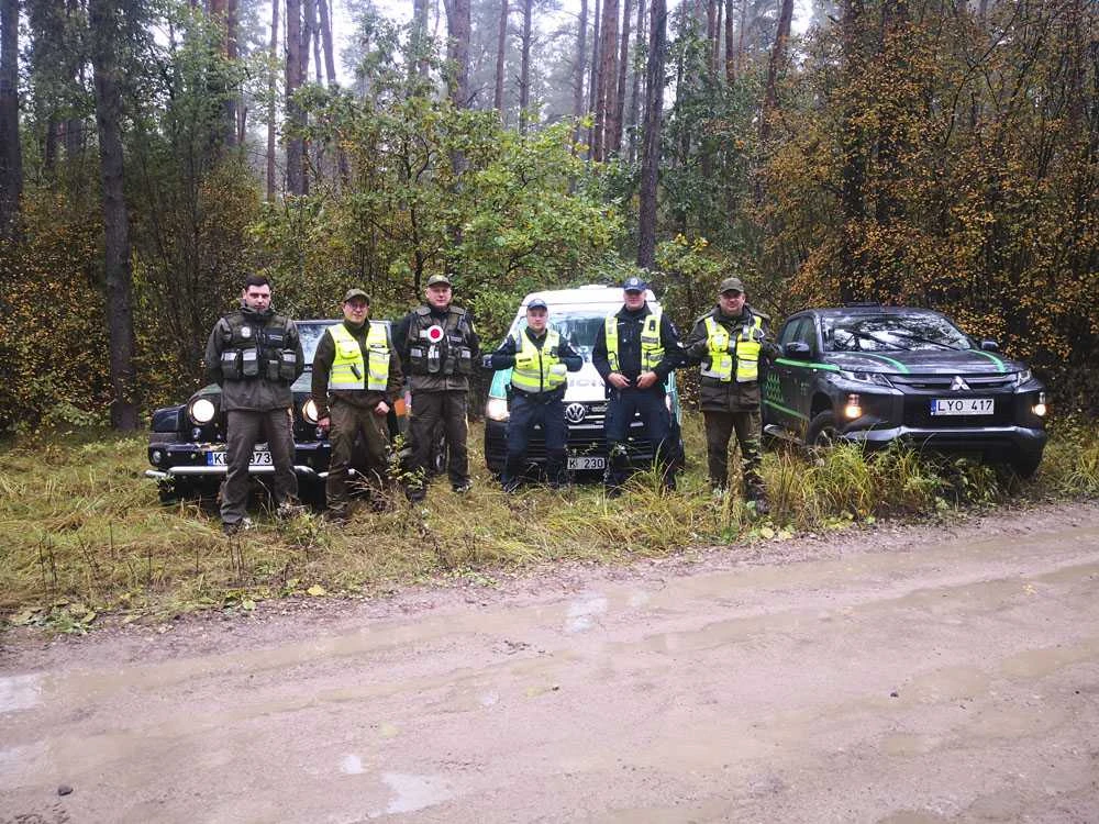 sustiprinta miškų apsauga: vyksta miškininkų reidai su policija ir aplinkosaugininkais