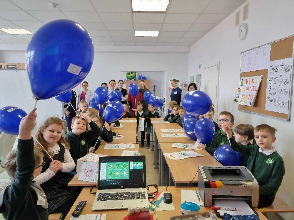 Panevėžio kolegijos laboratorijų įrangą išbandė pirmokai