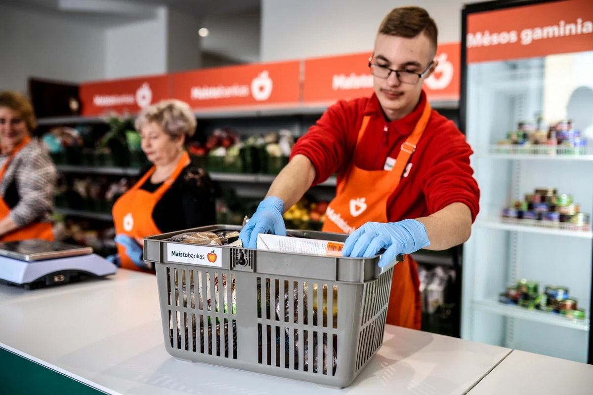 „Maisto bankas“ informuoja apie kortelių maistui dalinimą ir atiduotuvių paslaugą