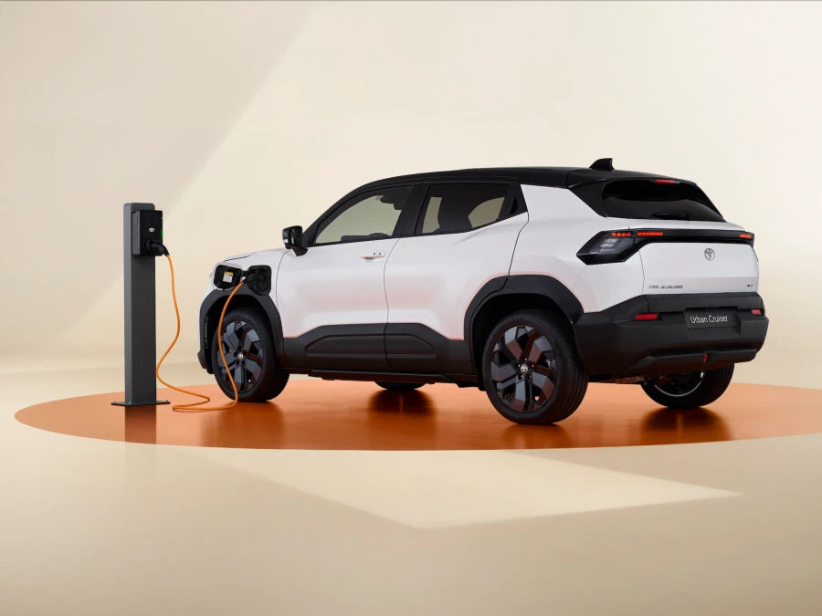 „toyota“ pristatė visiškai naują elektromobilį „Toyota“ pristatė visiškai naują elektromobilį