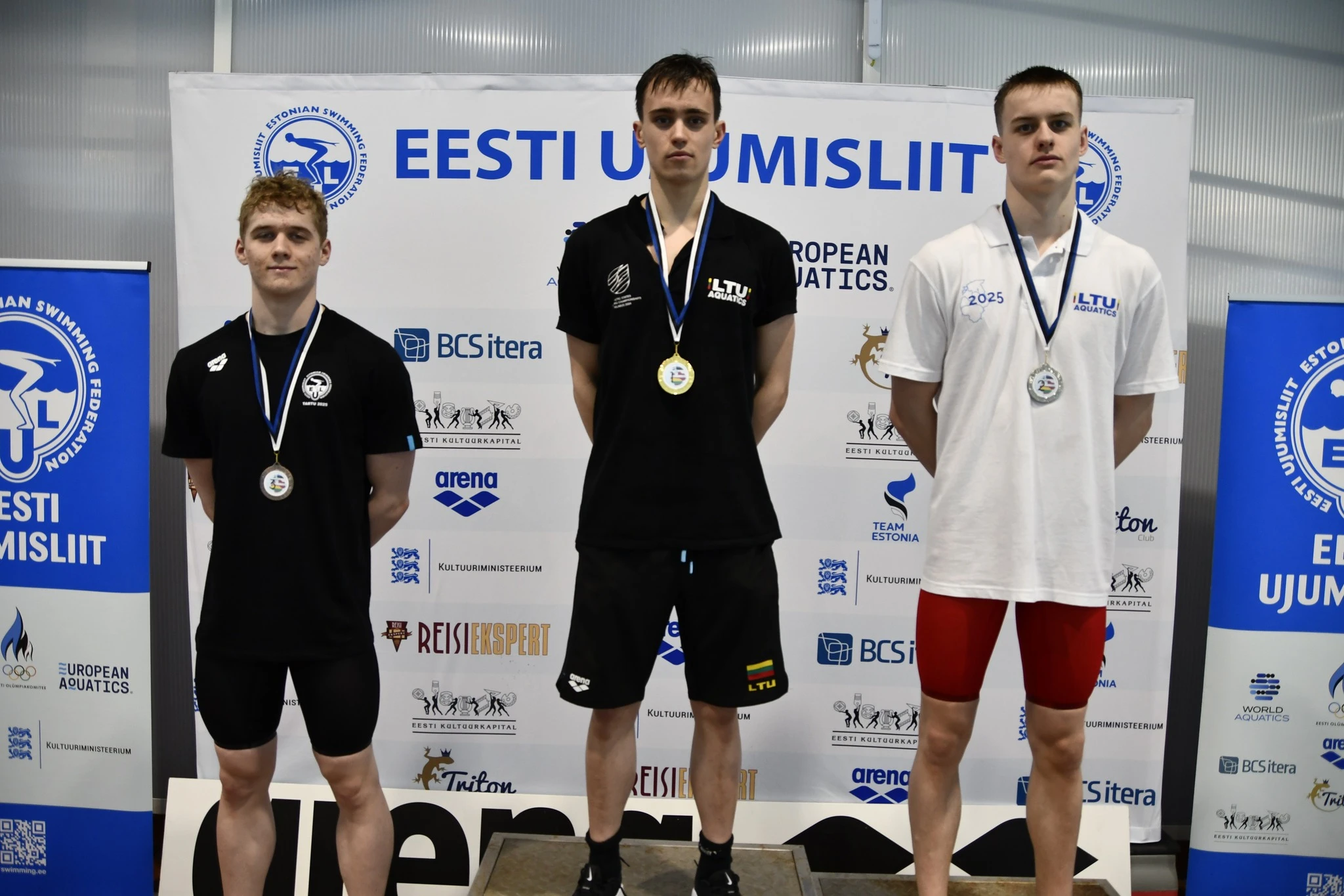 Gimnazijos plaukikai Baltijos šalių čempionate iškovojo medalius