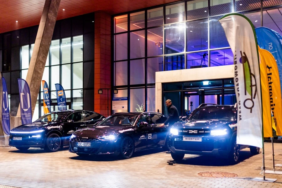 Paaiškėjo „Metų automobilio 2026“ nugalėtojai: „Dacia“, „Tesla“ ir „Audi“ pelnė net po kelis apdovanojimus