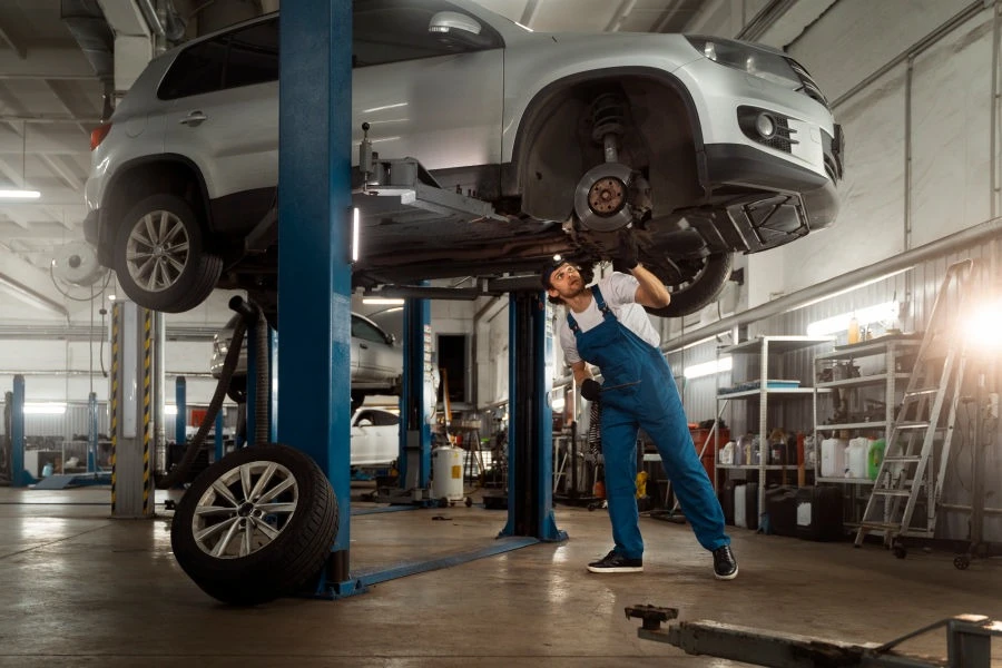 Automobilių keltuvai – būtinas įrankis servisams ir dirbtuvėms