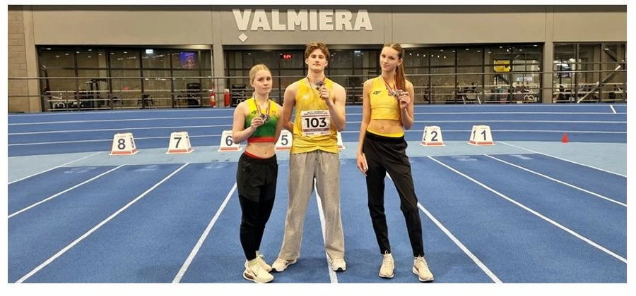 Medalių lietus Valmieroje: Panevėžio jaunieji lengvaatlečiai iš Baltijos šalių čempionato grįžta su asmeniniais rekordais