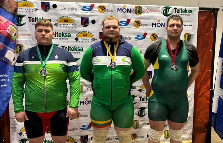 Dovydas 1 iš dešinės